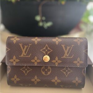 Rare Find Louis Vuitton – Alexandra Medium Wallet